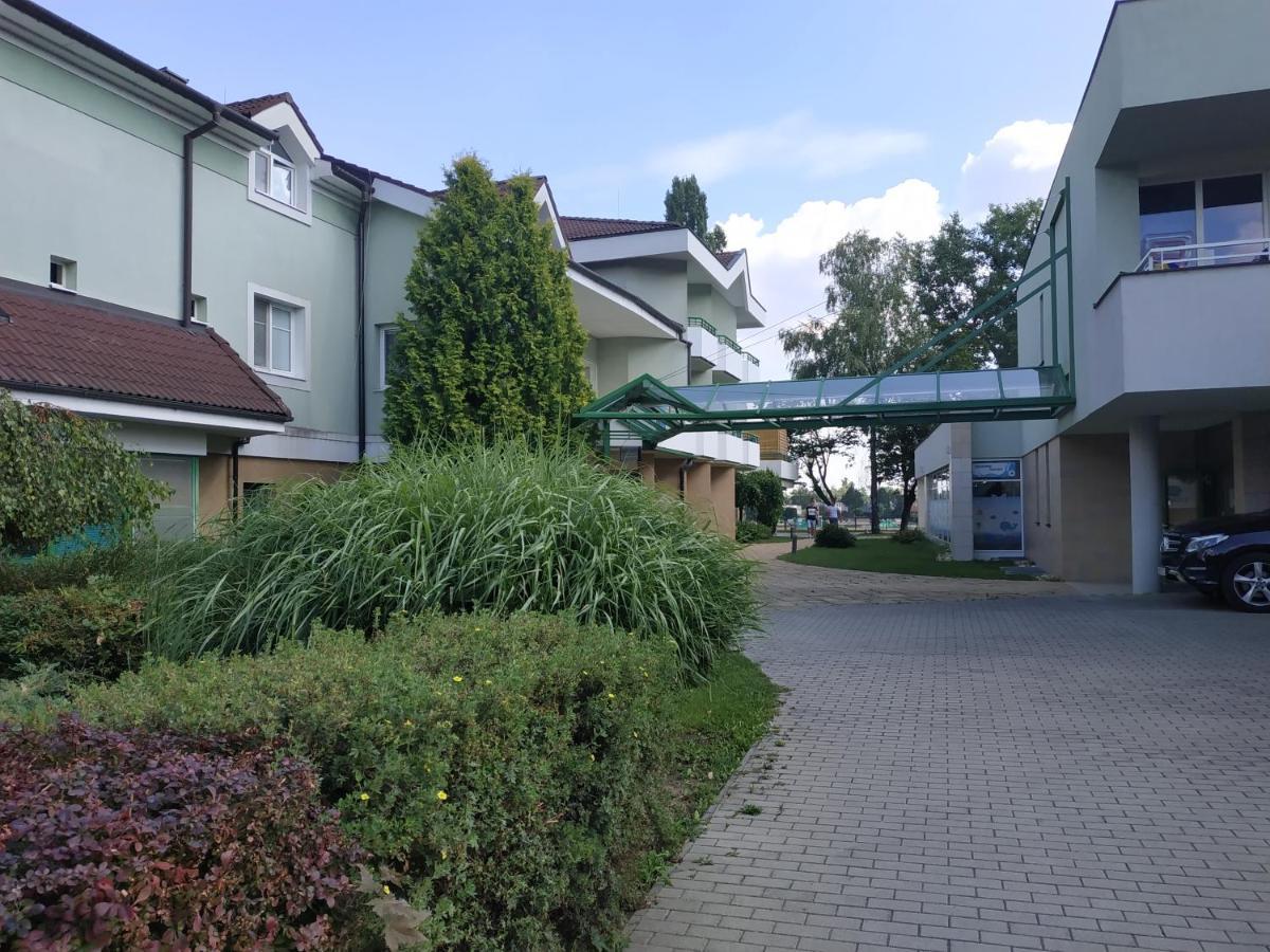 Apartmany Puerto Сенец Экстерьер фото