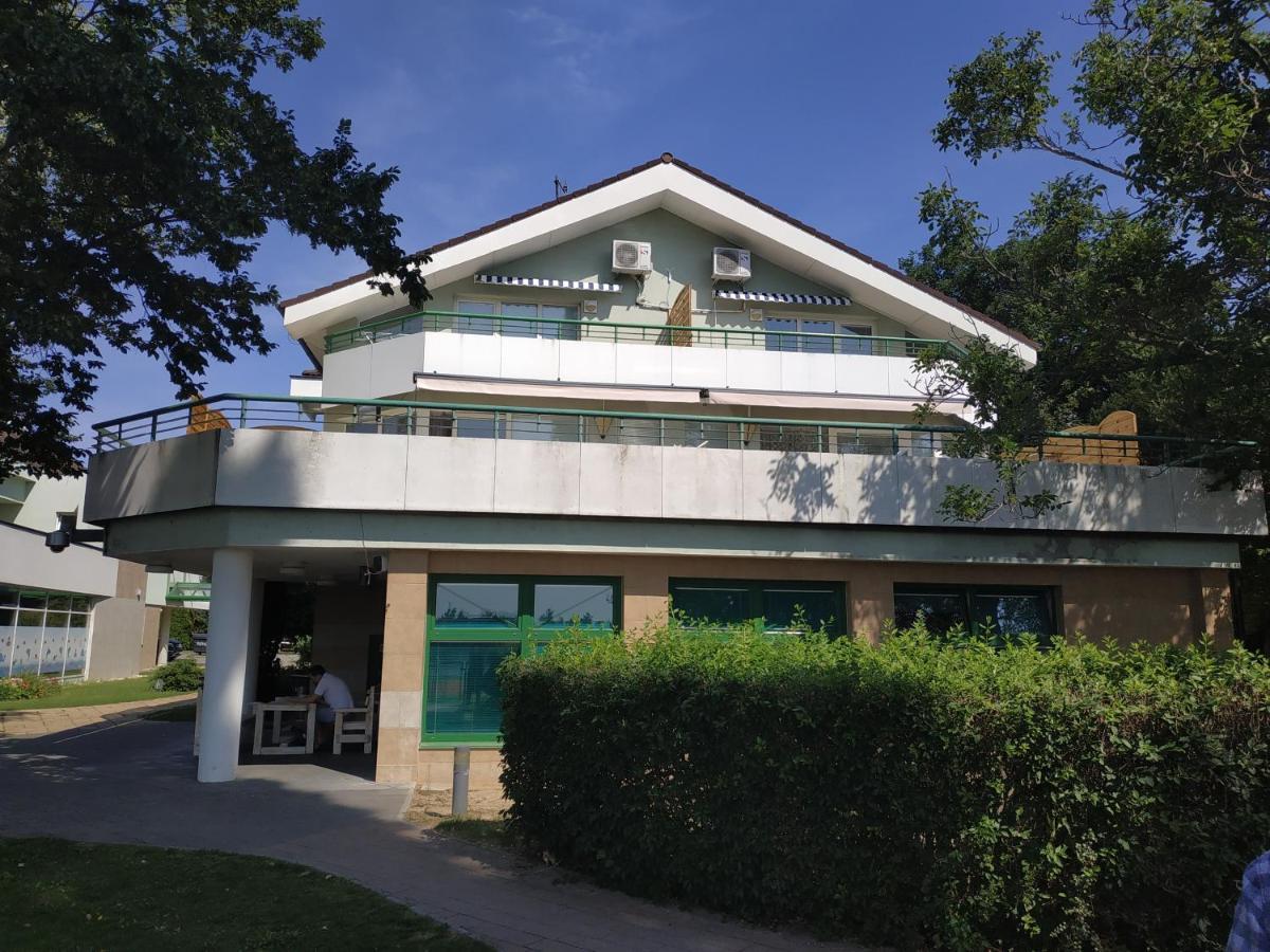 Apartmany Puerto Сенец Экстерьер фото